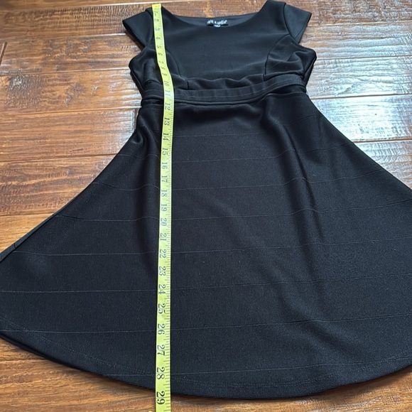 Ava & Yelly Nordstrom Kids Girls Mesh Insert Skater Flare Dress, size 10 - Picture 5 of 7